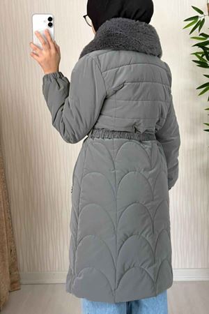 Kürk Yakalı Kemerli 90 cm Kapitone Kadın Mont-Gri